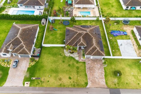 Casa en venta en Homestead, Florida, 4 dormitorios, 286.6 m2 № 2047896 - foto 6