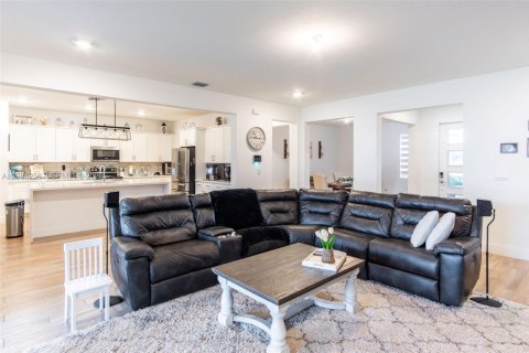 Casa en venta en Homestead, Florida, 4 dormitorios, 286.6 m2 № 2047896 - foto 7