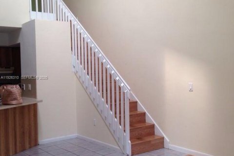 Снять в аренду таунхаус в Дания-Бич, Флорида 2 спальни, 119.84м2, № 1984579 - фото 5