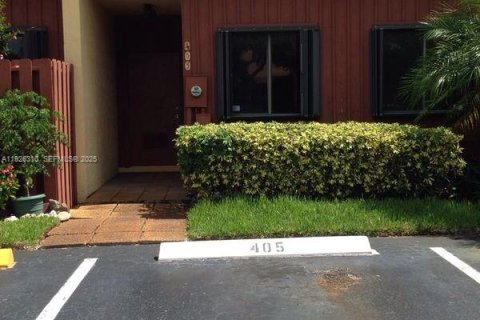 Снять в аренду таунхаус в Дания-Бич, Флорида 2 спальни, 119.84м2, № 1984579 - фото 2