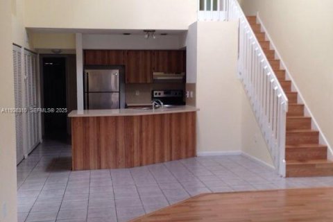 Снять в аренду таунхаус в Дания-Бич, Флорида 2 спальни, 119.84м2, № 1984579 - фото 8