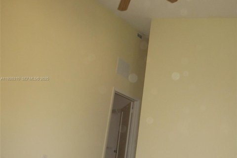 Снять в аренду таунхаус в Дания-Бич, Флорида 2 спальни, 119.84м2, № 1984579 - фото 9