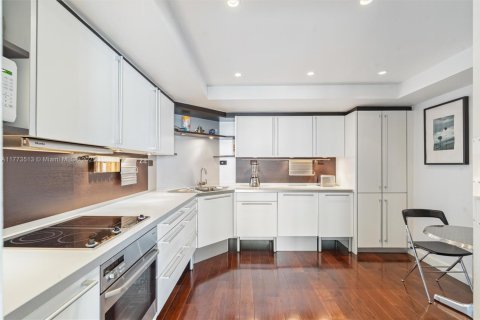 Condo in Fort Lauderdale, Florida, 2 bedrooms  № 2193778 - photo 9