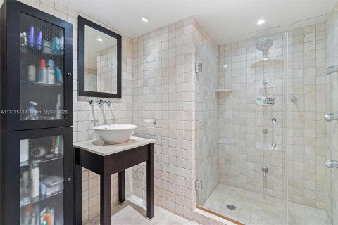 Condo in Fort Lauderdale, Florida, 2 bedrooms  № 2193778 - photo 25