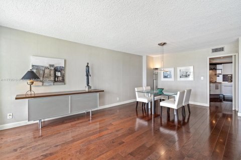 Condo in Fort Lauderdale, Florida, 2 bedrooms  № 2193778 - photo 13
