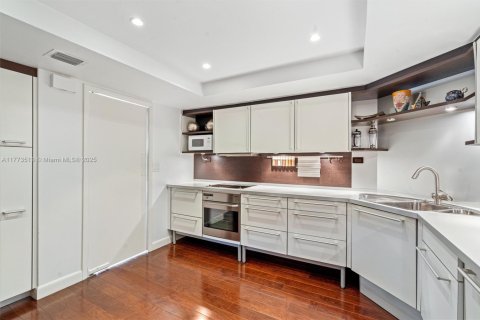 Condo in Fort Lauderdale, Florida, 2 bedrooms  № 2193778 - photo 11