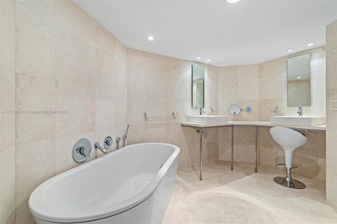 Condo in Fort Lauderdale, Florida, 2 bedrooms  № 2193778 - photo 20