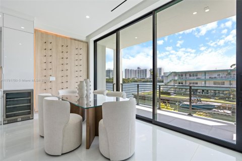 Adosado en venta en North Miami Beach, Florida, 4 dormitorios, 326.64 m2 № 1938355 - foto 12