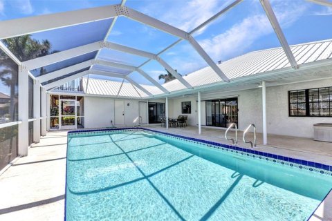House in Punta Gorda, Florida 3 bedrooms, 204.11 sq.m. № 1648715 - photo 15
