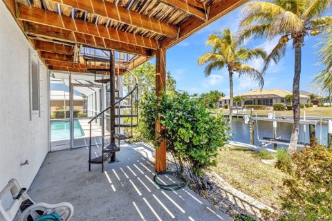 House in Punta Gorda, Florida 3 bedrooms, 204.11 sq.m. № 1648715 - photo 19