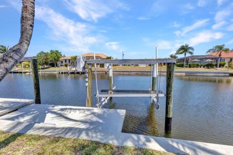 House in Punta Gorda, Florida 3 bedrooms, 204.11 sq.m. № 1648715 - photo 24