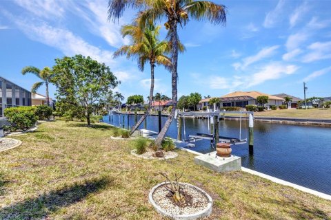 House in Punta Gorda, Florida 3 bedrooms, 204.11 sq.m. № 1648715 - photo 22
