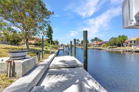 House in Punta Gorda, Florida 3 bedrooms, 204.11 sq.m. № 1648715 - photo 25