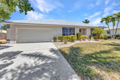 House in Punta Gorda, Florida 3 bedrooms, 204.11 sq.m. № 1648715 - photo 2
