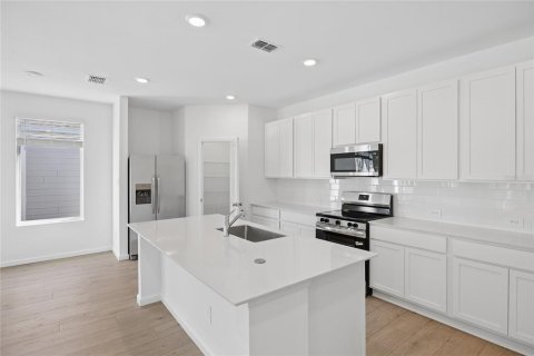 Villa ou maison à louer à Kissimmee, Floride: 3 chambres, 174.84 m2 № 2215988 - photo 2