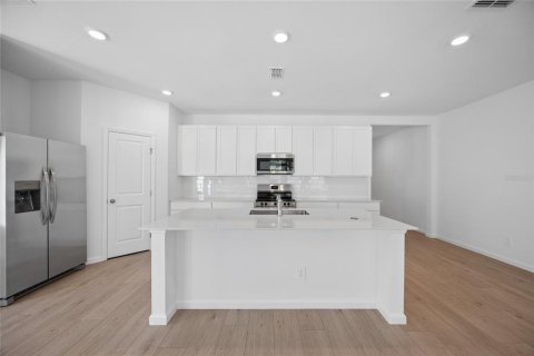 Villa ou maison à louer à Kissimmee, Floride: 3 chambres, 174.84 m2 № 2215988 - photo 4