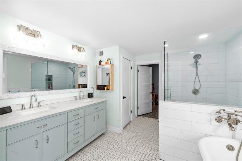 Купить виллу или дом в Дейд-Сити, Флорида 13 комнат, 230.4м2, № 1734613 - фото 12