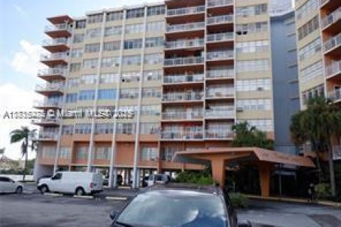 Copropriété à vendre à North Miami Beach, Floride: 1 chambre, 73.39 m2 № 1978913 - photo 10