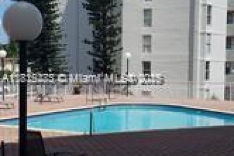 Condo à North Miami Beach, Floride, 1 chambre  № 1978913