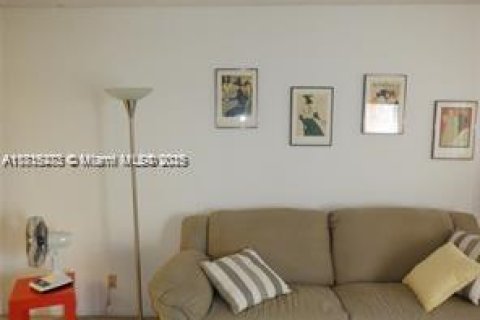 Copropriété à vendre à North Miami Beach, Floride: 1 chambre, 73.39 m2 № 1978913 - photo 5