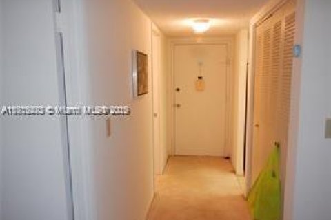 Copropriété à vendre à North Miami Beach, Floride: 1 chambre, 73.39 m2 № 1978913 - photo 2