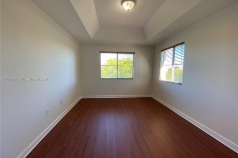 Townhouse in Hialeah, Florida 4 bedrooms, 139.35 sq.m. № 1460181 - photo 21