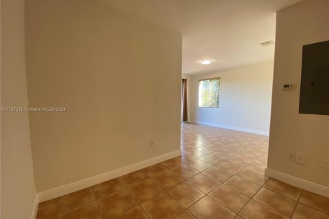 Townhouse in Hialeah, Florida 4 bedrooms, 139.35 sq.m. № 1460181 - photo 12
