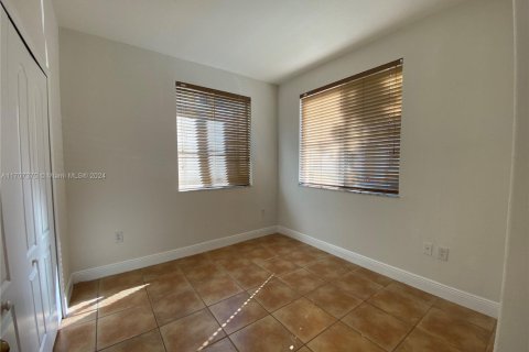 Townhouse in Hialeah, Florida 4 bedrooms, 139.35 sq.m. № 1460181 - photo 15