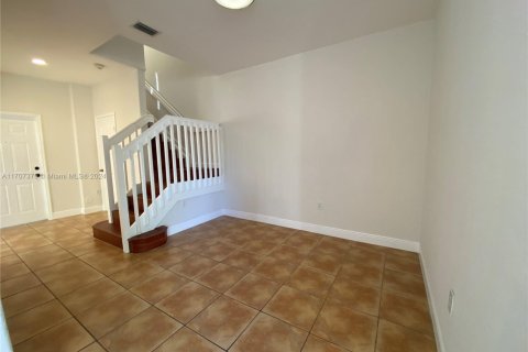Townhouse in Hialeah, Florida 4 bedrooms, 139.35 sq.m. № 1460181 - photo 11