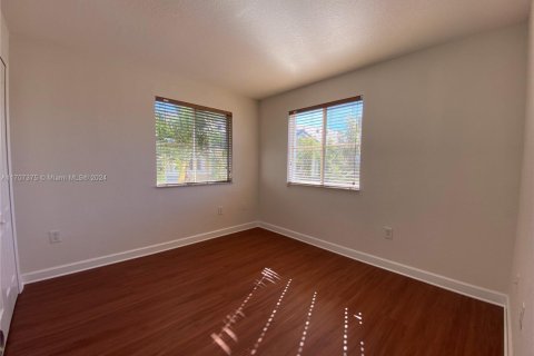 Townhouse in Hialeah, Florida 4 bedrooms, 139.35 sq.m. № 1460181 - photo 28