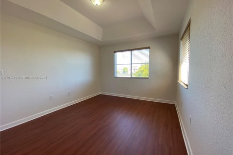 Townhouse in Hialeah, Florida 4 bedrooms, 139.35 sq.m. № 1460181 - photo 22