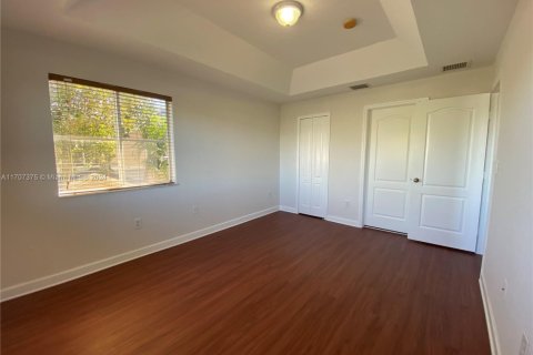 Townhouse in Hialeah, Florida 4 bedrooms, 139.35 sq.m. № 1460181 - photo 23