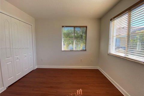 Townhouse in Hialeah, Florida 4 bedrooms, 139.35 sq.m. № 1460181 - photo 29