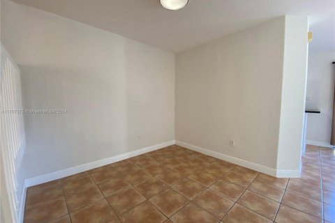 Townhouse in Hialeah, Florida 4 bedrooms, 139.35 sq.m. № 1460181 - photo 10