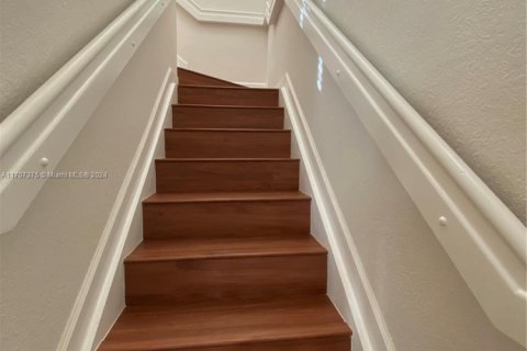 Townhouse in Hialeah, Florida 4 bedrooms, 139.35 sq.m. № 1460181 - photo 17