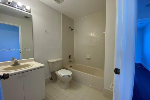 Townhouse in Hialeah, Florida 4 bedrooms, 139.35 sq.m. № 1460181 - photo 27
