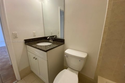 Townhouse in Hialeah, Florida 4 bedrooms, 139.35 sq.m. № 1460181 - photo 14