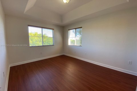 Townhouse in Hialeah, Florida 4 bedrooms, 139.35 sq.m. № 1460181 - photo 20