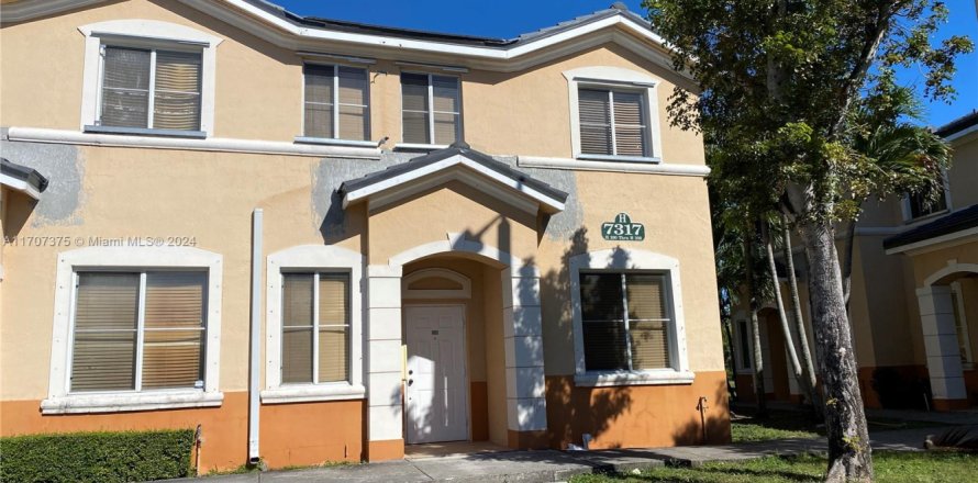 Townhouse in Hialeah, Florida 4 bedrooms, 139.35 sq.m. № 1460181