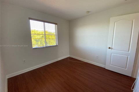 Townhouse in Hialeah, Florida 4 bedrooms, 139.35 sq.m. № 1460181 - photo 25