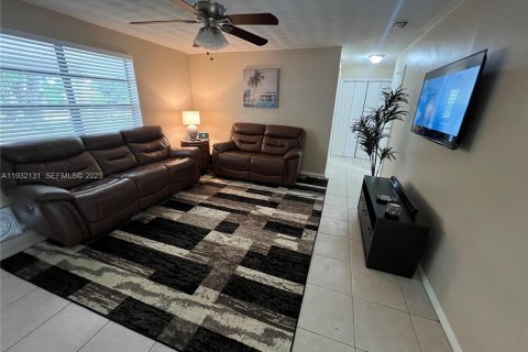 Снять в аренду виллу или дом в Форт-Лодердейл, Флорида 3 спальни, 111.95м2, № 1990599 - фото 14