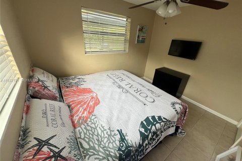 Снять в аренду виллу или дом в Форт-Лодердейл, Флорида 3 спальни, 111.95м2, № 1990599 - фото 11