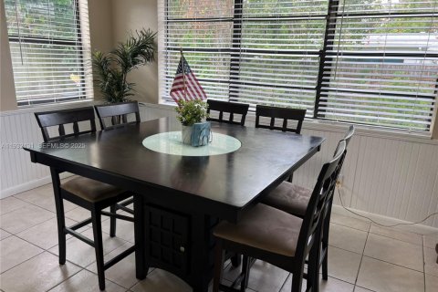 Снять в аренду виллу или дом в Форт-Лодердейл, Флорида 3 спальни, 111.95м2, № 1990599 - фото 6
