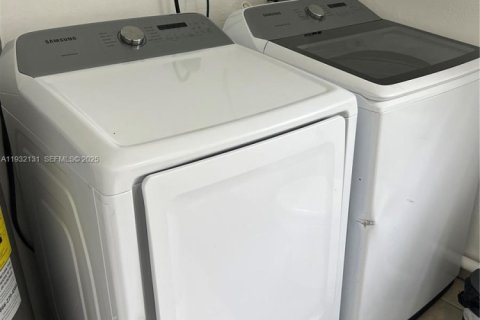 Снять в аренду виллу или дом в Форт-Лодердейл, Флорида 3 спальни, 111.95м2, № 1990599 - фото 7