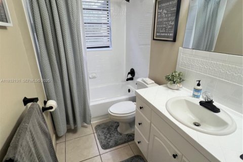 Снять в аренду виллу или дом в Форт-Лодердейл, Флорида 3 спальни, 111.95м2, № 1990599 - фото 5