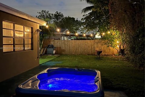 Снять в аренду виллу или дом в Форт-Лодердейл, Флорида 3 спальни, 111.95м2, № 1990599 - фото 3