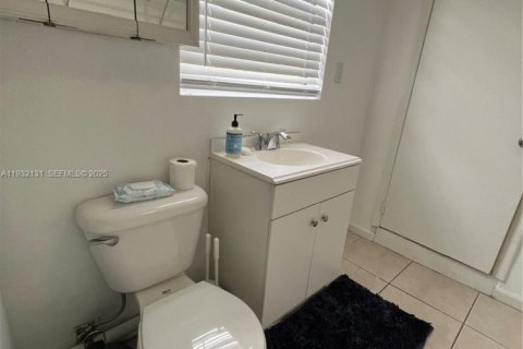 Снять в аренду виллу или дом в Форт-Лодердейл, Флорида 3 спальни, 111.95м2, № 1990599 - фото 8