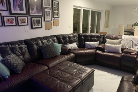 Купить виллу или дом в Пальметто-Бей, Флорида 3 спальни, 154.59м2, № 2042329 - фото 11