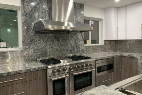 Купить виллу или дом в Пальметто-Бей, Флорида 3 спальни, 154.59м2, № 2042329 - фото 7