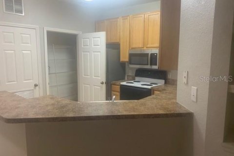 Condo in Tampa, Florida, 2 bedrooms № 2225918 - photo 12